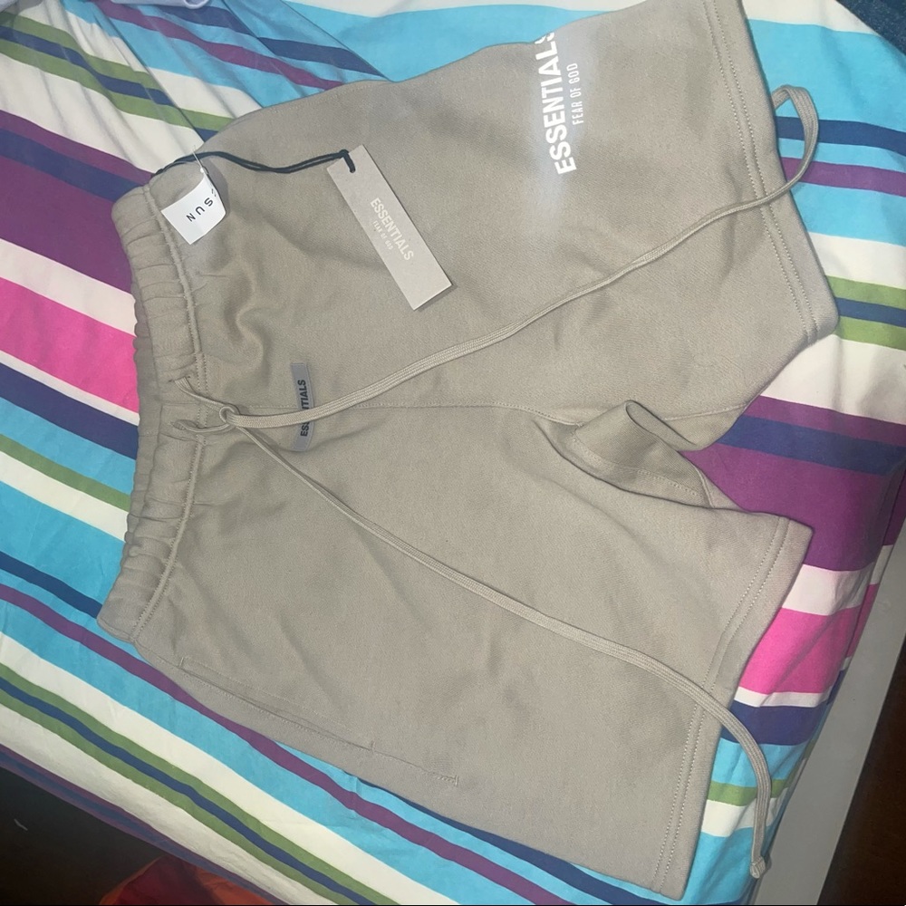 XS TAUPE ESSENTIAL SHORTS (RUN BIG)